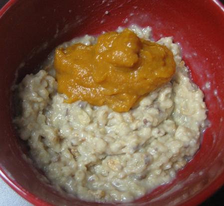 Vanilla Oats Topped with Pumpkin